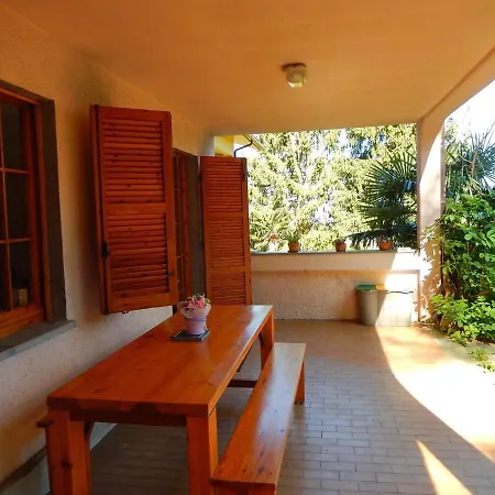 Spacious In With Solarium Monteciccardo